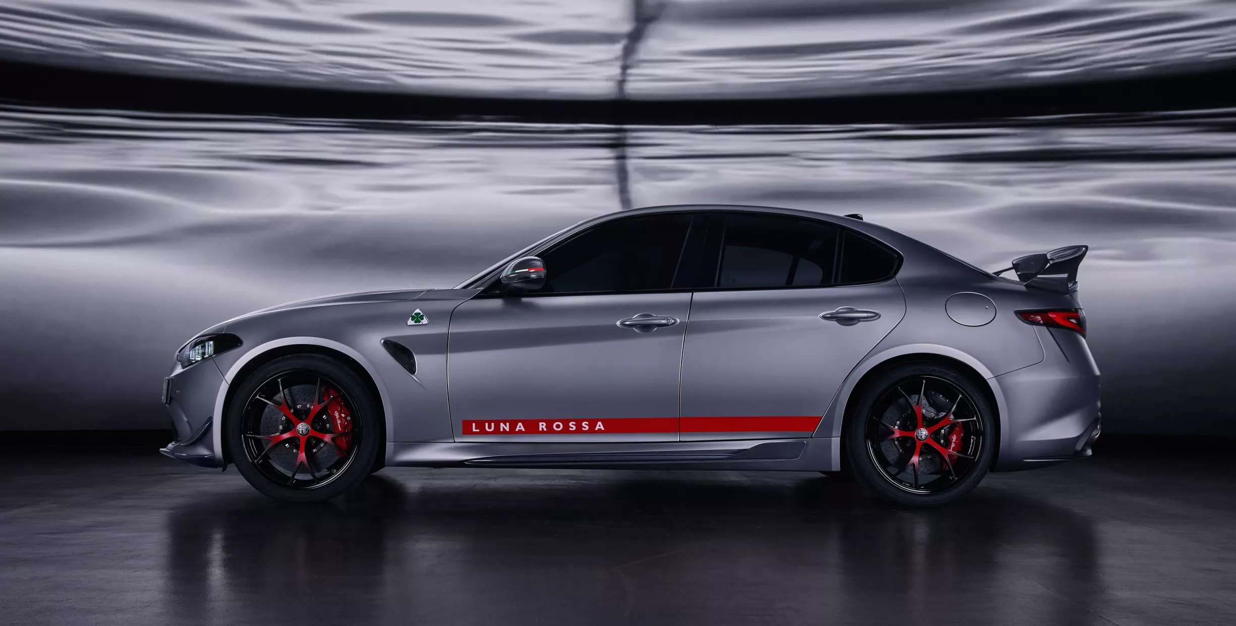 Alfa Romeo Giulia Quadrifoglio Luna Rossa